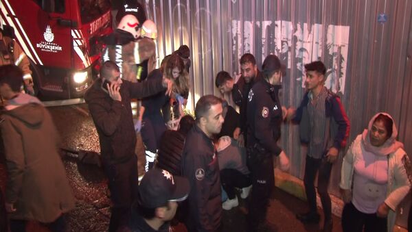 İtfaiye eri el frenini çekmeyi unuttu: 3 kişi ezildi - Sputnik Türkiye