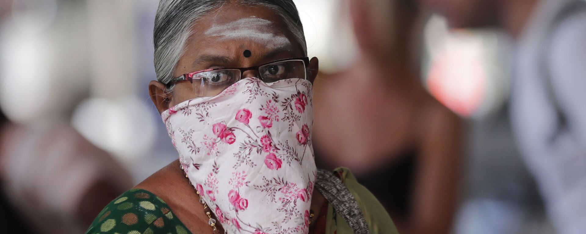 Çin'deki koronavirüs salgını nedeniyle maske takan insanlar - Sputnik Türkiye, 1920, 20.08.2025