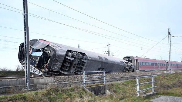  İtalya'da Milano ile Salerno kentleri arasında sefer yapan yüksek hızlı trenin raydan çıkması sonucu 2 kişi öldü. - Sputnik Türkiye