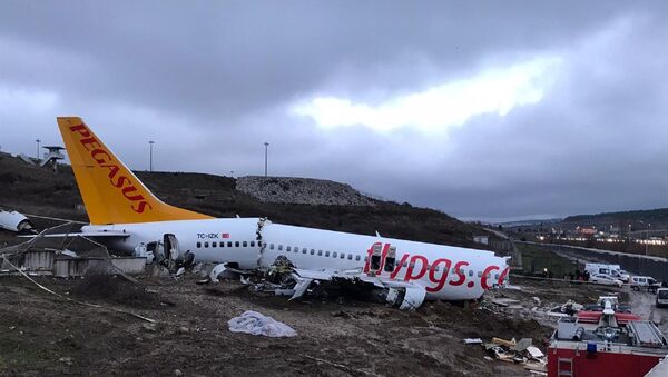 Sabiha Gökçen Havalimanı'nda pistten çıkan uçak - Sputnik Türkiye