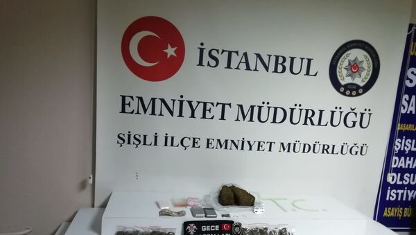 'Gece Kartalları' Kuştepe'de: Bekçiler düzenledikleri uyuşturucu operasyonunda 3 kişiyi yakaladı - Sputnik Türkiye