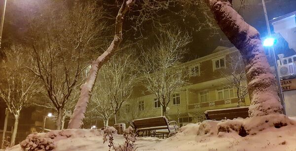 İstanbul Beykoz'da kar yağışı gece yarısından itibaren etkili oldu. - Sputnik Türkiye