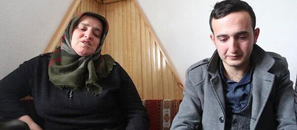 Şeyma Yıldız'ın annesi Emine Yıldız ve ağabeyi İlhami Yıldız - Sputnik Türkiye