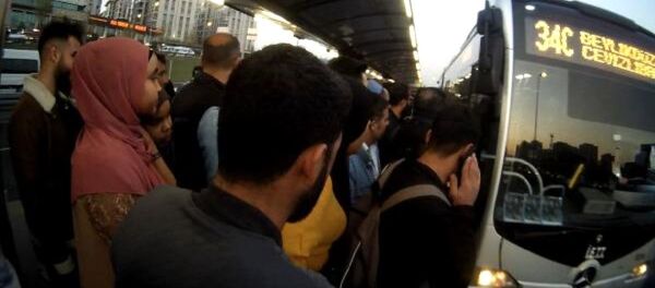 Metrobüs - kalabalık - Sputnik Türkiye