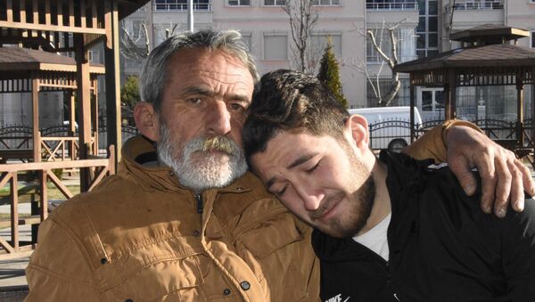 Özgür Duran'ın babası Cengiz Duran ve kardeşi Özgür Duran - Sputnik Türkiye