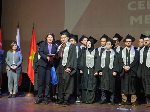 Mezun olan Türk nükleer enerji uzmanı: Ruslarla farklı olsak da birbirimize benziyoruz - Sputnik Türkiye