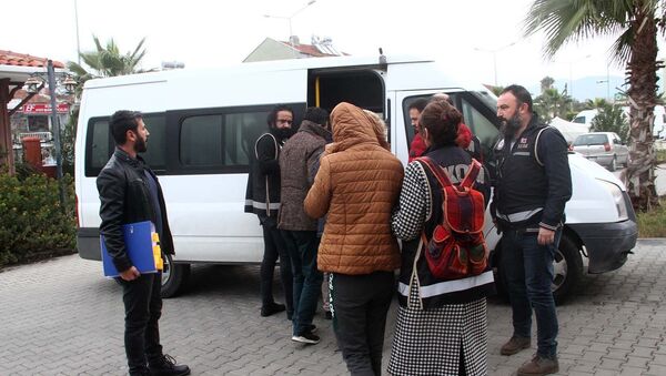Polis memuru fuhuş operasyonunda tutuklandı - Sputnik Türkiye