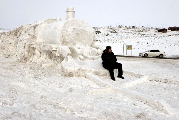 Doğu Ekspresi güzergâhına Ardahan da eklensin dediler, trenin kardan modelini yaptılar - Sputnik Türkiye