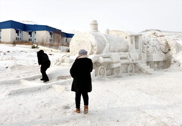Doğu Ekspresi güzergâhına Ardahan da eklensin dediler, trenin kardan modelini yaptılar - Sputnik Türkiye