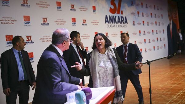 CHP'li delege Tevfik Koçak'ın konuşması salondakilerin tepkisine neden oldu - Sputnik Türkiye