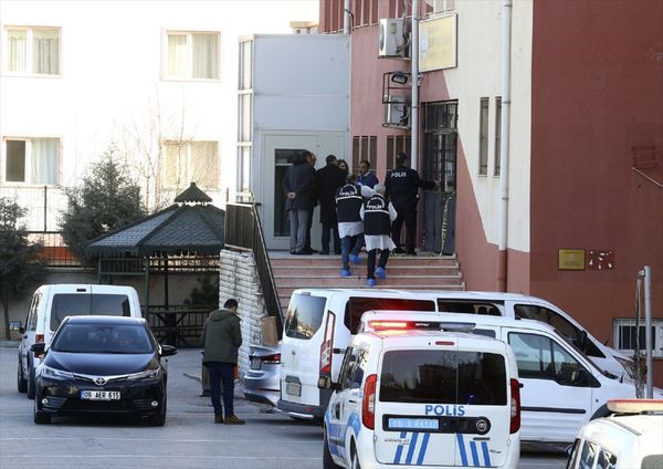 Ankara'da güvenlik görevlisi okul müdürünü yaralayıp intihar girişiminde bulundu - Sputnik Türkiye