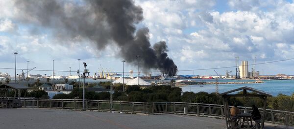 Libya Ulusal Ordusu, Trablus limanında demirli bulunan, silah ve mühimmat taşıyan bir Türk gemisini vurduklarını açıkladı. Libya Ulusal Ordusu, Trablus limanında demirli bulunan, silah ve mühimmat taşıyan bir Türk gemisini vurduklarını açıkladı. - Sputnik Türkiye