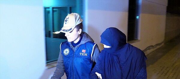 Bursa'daki IŞİD'li infazcının diğer oğlu ve karısı da yakalandı Bursa'daki IŞİD'li infazcının diğer oğlu ve karısı da yakalandı - Sputnik Türkiye