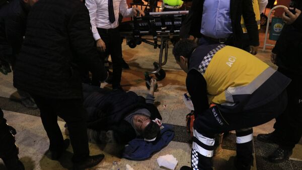 Adana merkez otogarında kargosu geç geldiğini iddia eden müşteriler ile çalışanlar arasında çıkan silahlı sopalı kavgada 1’i ağır 3 kişi yaralandı. - Sputnik Türkiye
