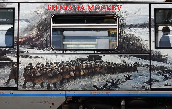 Moskova metrosunda Zafer Günü temalı tren - Sputnik Türkiye