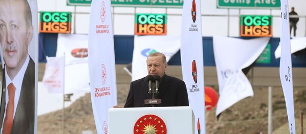 Türkiye Cumhurbaşkanı Recep Tayyip Erdoğan, İzmir'de Menemen-Aliağa-Çandarlı otoyolu açılışı törenine katılarak konuşma yaptı. - Sputnik Türkiye