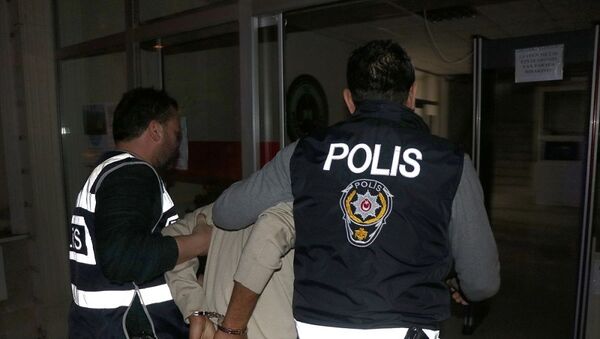  Adana'da uçurumda bulunan kadın cesediyle ilgili yakalanan 1 zanlı tutuklandı - Sputnik Türkiye