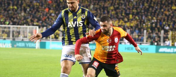 Galatasaray'ın başarılı futbolcusu Ömer Bayram, Fenerbahçe maçında Ryan Donk'un golünde yaptığı asist ile ligde 9 asistine ulaştı. - Sputnik Türkiye