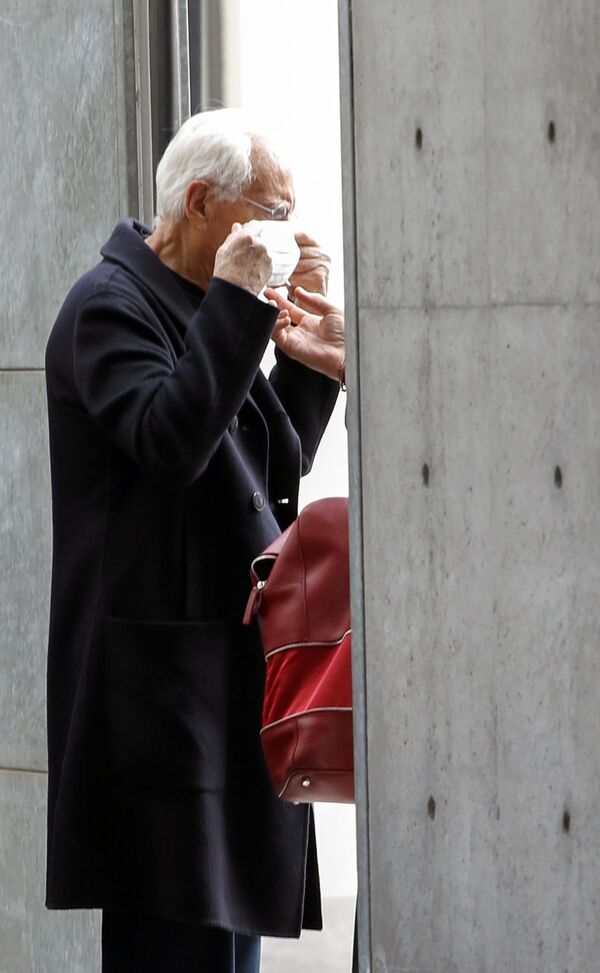 İtalya'daki koronavirüs salgını Milano Moda Haftası'nı da vurdu: Armani seyircisiz defile yaptı - Sputnik Türkiye