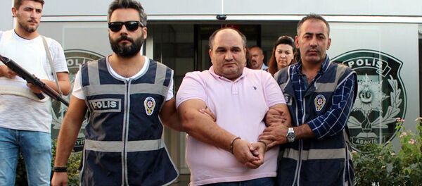 'Sende ölüm büyüsü var' diyerek dolandırdı, cinsel istismarda bulundu - Sputnik Türkiye