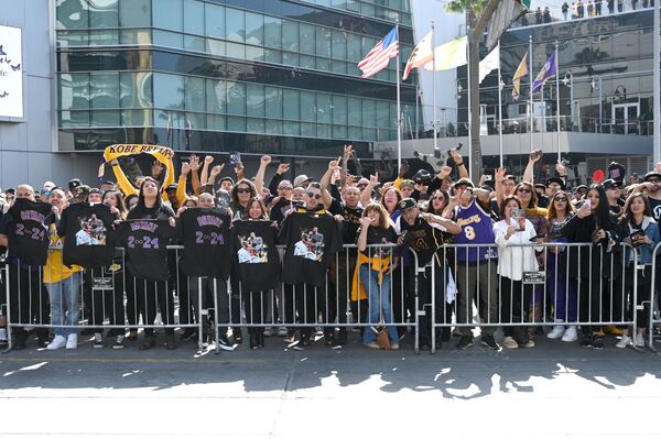 Kobe Bryant ve kızı Gianna için anma töreni düzenlendi - Sputnik Türkiye