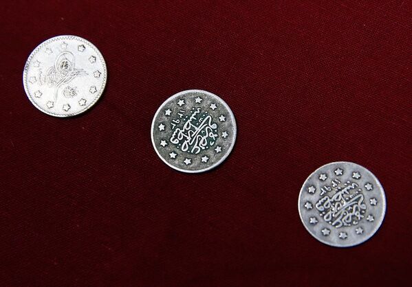 İzmir'de Lidya döneminde basılan paralar ele geçirildi - Sputnik Türkiye