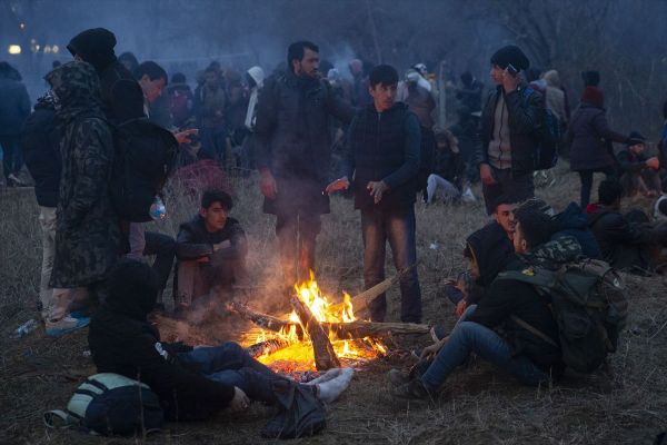 Edirne'de sığınmacı hareketliliği artıyor: Yunan yetkililer bugün de gazlı müdahalede bulundu - Sputnik Türkiye