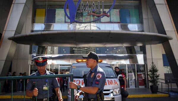 Filipinler'de alışveriş merkezinde eski güvenli görevlisi 30 kişi rehin aldı - Sputnik Türkiye