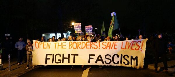 Almanya’da binlerce kişi AB sınırlarının sığınmacılara açılması için gösteri yaptı - Sputnik Türkiye