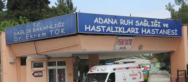 Adana'da şizofreni hastası bir kadın, hastanede kendisine küfrettiğini ileri sürdüğü kadının gözlerini çıkardı. Adana'da şizofreni hastası bir kadın, hastanede kendisine küfrettiğini ileri sürdüğü kadının gözlerini çıkardı. - Sputnik Türkiye