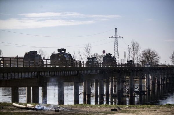 Özel harekat polisleri Meriç Nehri'nde - Sputnik Türkiye