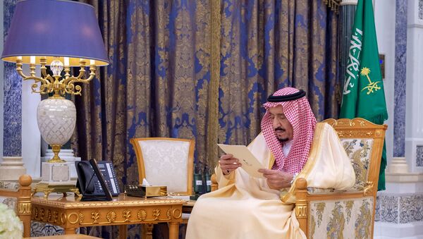 Suudi kraliyet sarayının 8 Mart 2020'de yayımladığı Kral Selman'ın fotoğrafları - Sputnik Türkiye
