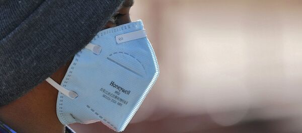 Koruyucu maskeler koronavirüs salgınının simgesi haline geldi.  - Sputnik Türkiye