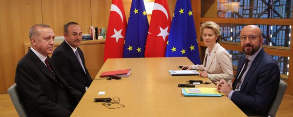 Türkiye Cumhurbaşkanı Recep Tayyip Erdoğan, Avrupa Birliği (AB) Konseyi Başkanı Charles Michel ve AB Komisyonu Başkanı Ursula von der Leyen - Sputnik Türkiye