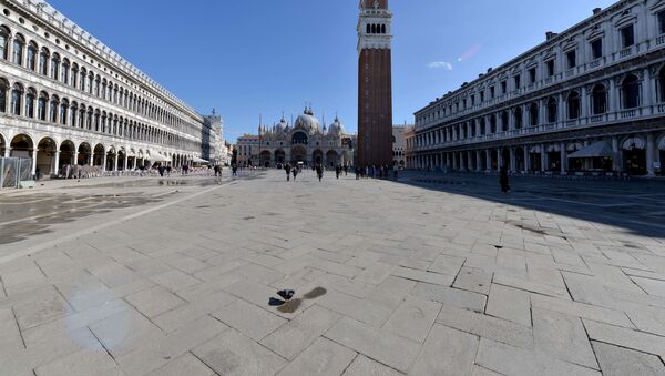 İtalya'nın Venedik kentindeki ünlü San Marco Meydanı koronavirüs endişesi nedeniyle boş kaldı. - Sputnik Türkiye