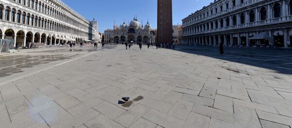 İtalya'nın Venedik kentindeki ünlü San Marco Meydanı koronavirüs endişesi nedeniyle boş kaldı. - Sputnik Türkiye
