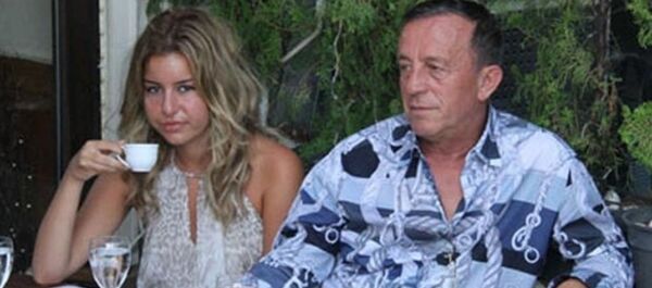 Hazal Mesudiyeli - Ali Ağaoğlu - Sputnik Türkiye