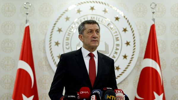 Milli Eğitim Bakanı Ziya Selçuk, bakanlık binasında basın mensuplarına açıklamalarda bulundu. - Sputnik Türkiye