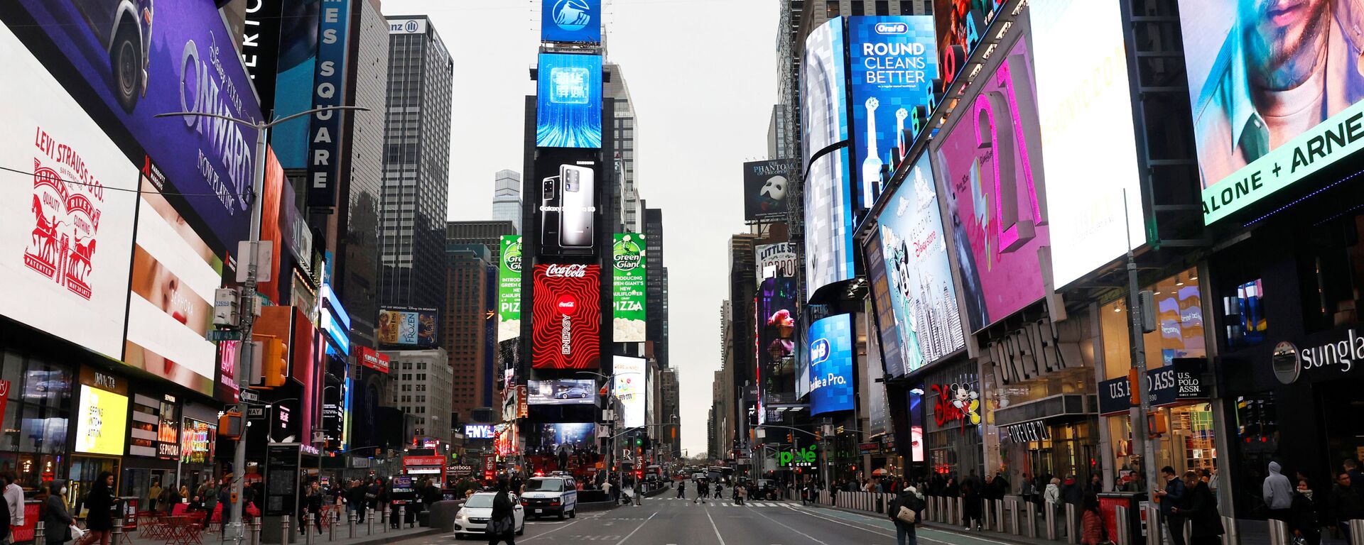 ABD'nin New York şehrindeki ünlü Times Meydanı, koronavirüs tedbirlerinin ardından boşaldı - Sputnik Türkiye, 1920, 19.08.2021