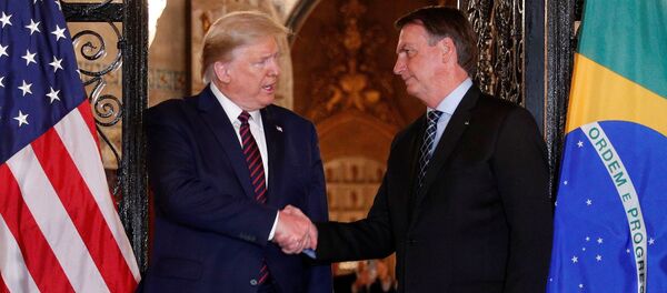 ABD Başkanı Donald Trump'ın Mar-a-Lago'da ağırlayıp el sıkıştığı Brezilya Devlet Başkanı Jair Bolsonaro'nun heyetindeki bir bakanda koronavirüs çıkmıştı. - Sputnik Türkiye