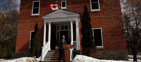 Kanada Başbakanı Justin Trudeau, eşi Sophie Trudeau’nun koronavirüs testinin pozitif çıkması üzerine girdiği karantinada basın toplantısı düzenledi Kanada Başbakanı Justin Trudeau, eşi Sophie Trudeau’nun koronavirüs testinin pozitif çıkması üzerine girdiği karantinada basın toplantısı düzenledi - Sputnik Türkiye