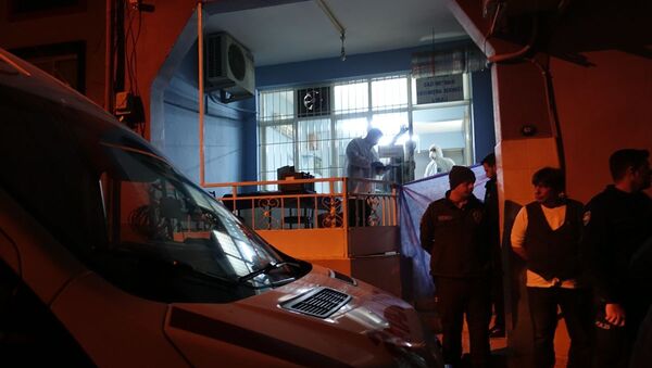 İzmir'in Bayraklı ilçesinde tartıştığı arkadaşı tarafından silahla vurulan kişi hayatını kaybetti. - Sputnik Türkiye