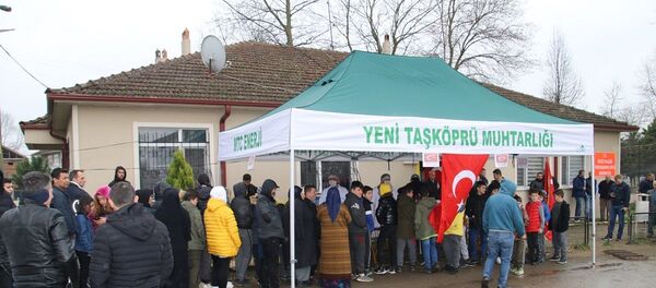 Düzce, kolonya kuyruğu - Sputnik Türkiye