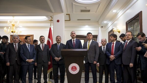 Adalet Bakanı Abdulhamit Gül, yeni tip koronavirüse (Kovid-19) ilişkin gerçekleştirdiği koordinasyon toplantısının ardından basın açıklaması yaptı. - Sputnik Türkiye