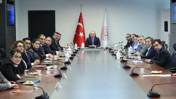Sanayi ve Teknoloji Bakanı Mustafa Varank, Sanayi ve Teknoloji Bakanlığında, aşı geliştirmek amacıyla yürütülen Ar-Ge projelerine yönelik toplantıya başkanlık etti. - Sputnik Türkiye