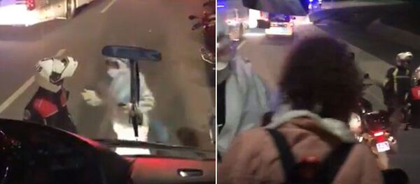 Fransa'dan gelen iki yolcunun karantina otobüsünden alınması - Sputnik Türkiye