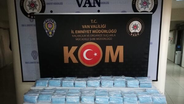 Van'da gümrük kaçağı 6 bin 900 tıbbi maske ele geçirildi - Sputnik Türkiye