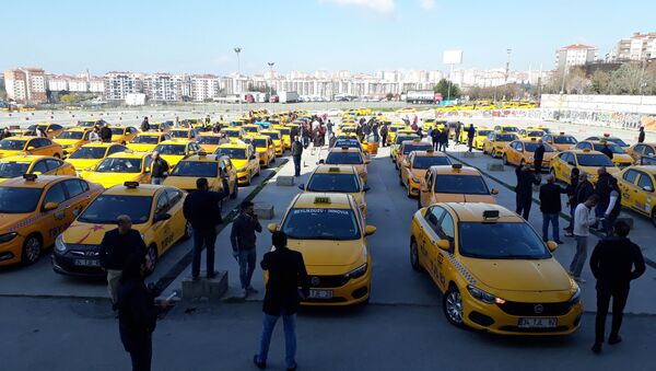 İstanbul'un iki ilçesinde taksicilerden eylem - Sputnik Türkiye
