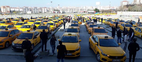 İstanbul'un iki ilçesinde taksicilerden eylem - Sputnik Türkiye