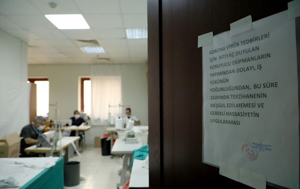 Diyarbakır Sağlık Bilimleri Üniversitesi Gazi Yaşargil Eğitim ve Araştırma Hastanesi, koronavirüs salgınına karşı hastanede ayrı maske üretmeye başladı. - Sputnik Türkiye